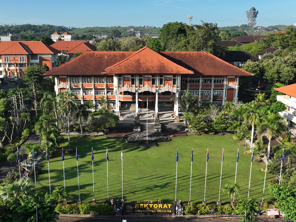 Mahasiswa FEB Unud Laksanakan Institute Visit